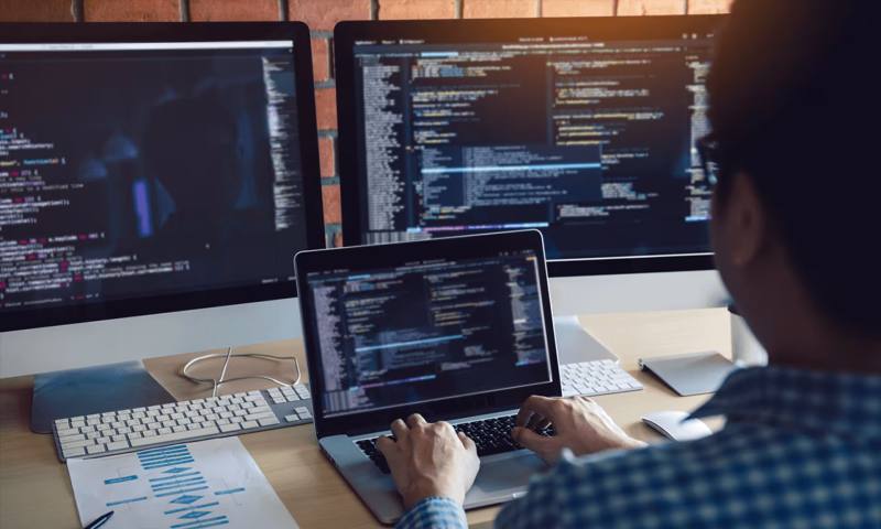 数据科学选型:R与Python如何赋能管城回族区网站建设?